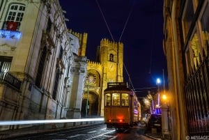 Lisbon: Authentic Fado Show, Dinner and Night Tour