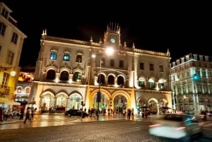 Lisbon: Authentic Fado Show, Dinner and Night Tour