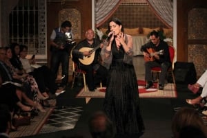 Lissabon: Fado Show, illallinen ja yökierros.