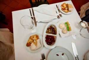 Lissabon: Fado Show, illallinen ja yökierros.