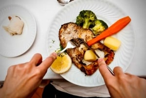 Lissabon: Fado Show, illallinen ja yökierros.