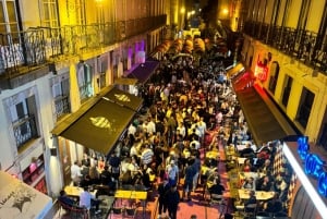Lisbon: Bairro Alto Nightlife Tour with Drinks