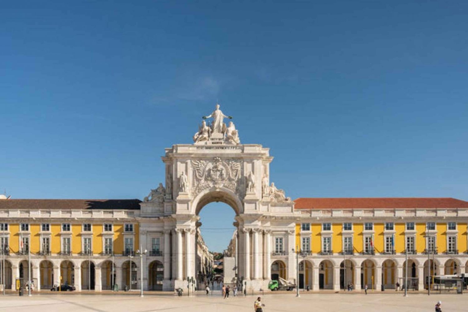 Lisbon: Bairro Alto to Alfama Walking Tour