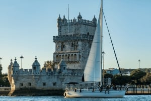 Lissabon: Segelboot-Tour mit Getränken