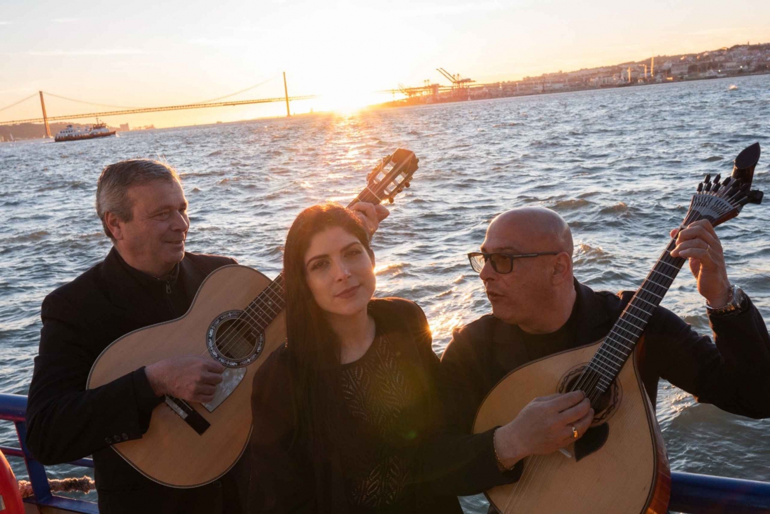 Lisbon: Boat Cruise with Live Fado Performance and a Drink
