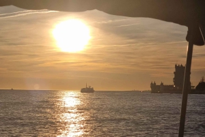 Lisbon: Boat Tour with Champagne