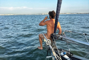 Лиссабон: частная водная прогулка с возможностью наблюдения за закатом