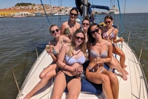 Lisbon: Private Boutique Boat Tour – Sail in Style