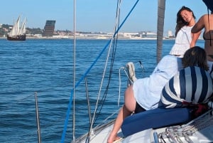 Lisbon: Private Boutique Boat Tour – Sail in Style