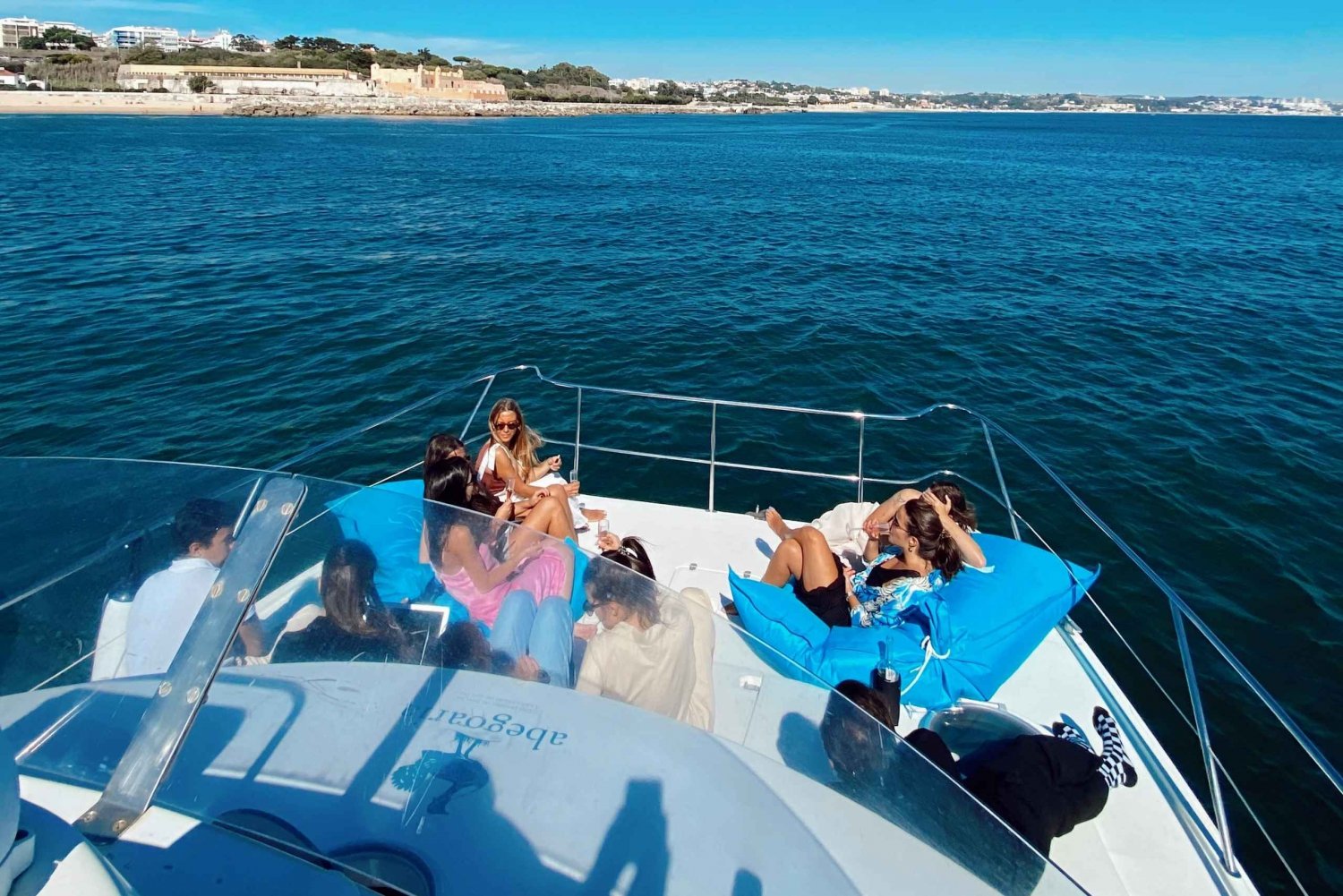 Lisbona: Brunch a bordo di un bellissimo catamarano privato