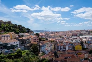 Lisbon by Tuk-Tuk: 2 Hour Guided Tour
