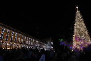 Lisbon: Christmas Lights Tuk-Tuk Tour with Local Guide