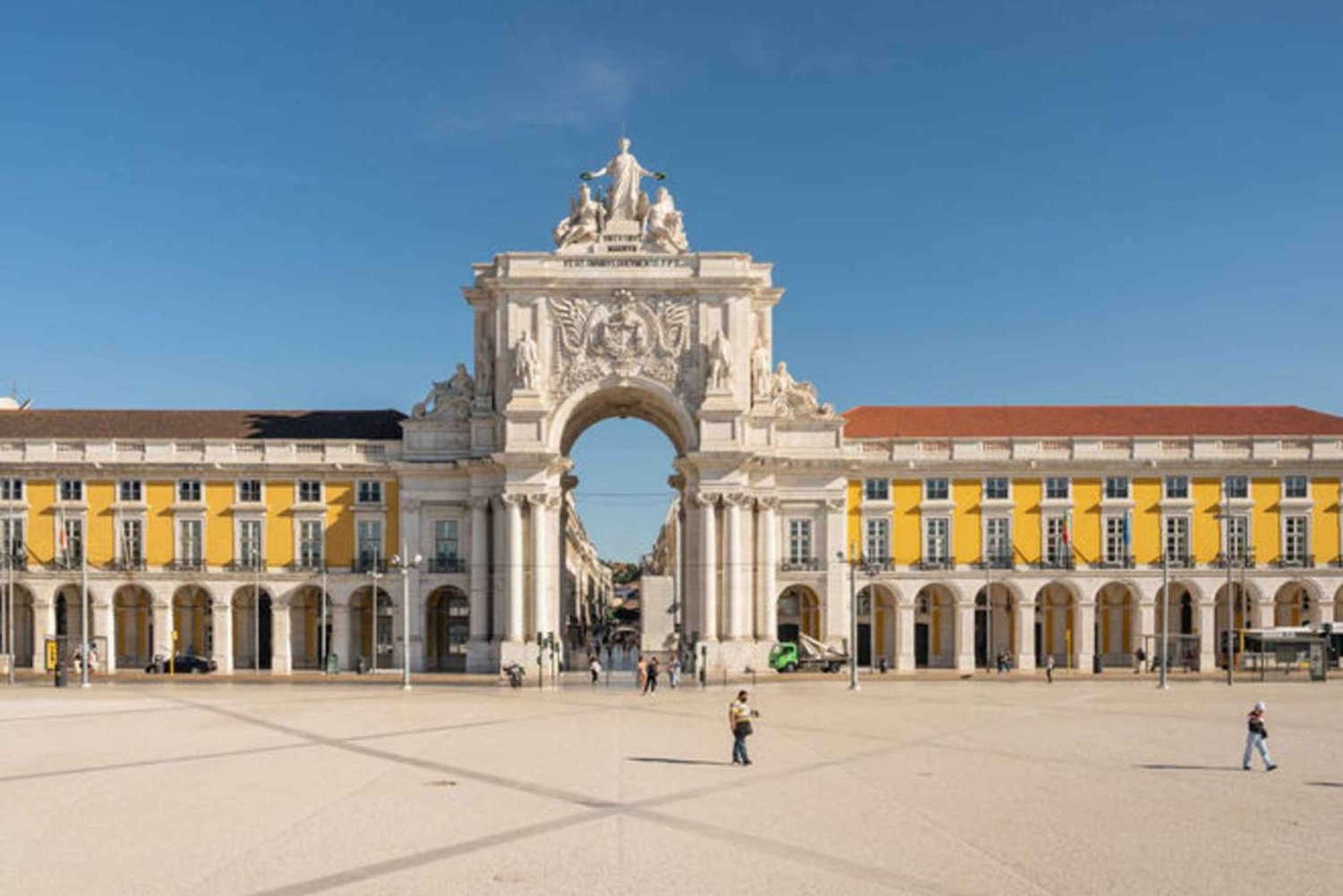 Lisbon: City Audio Guide with 24-Hour Transportation Pass