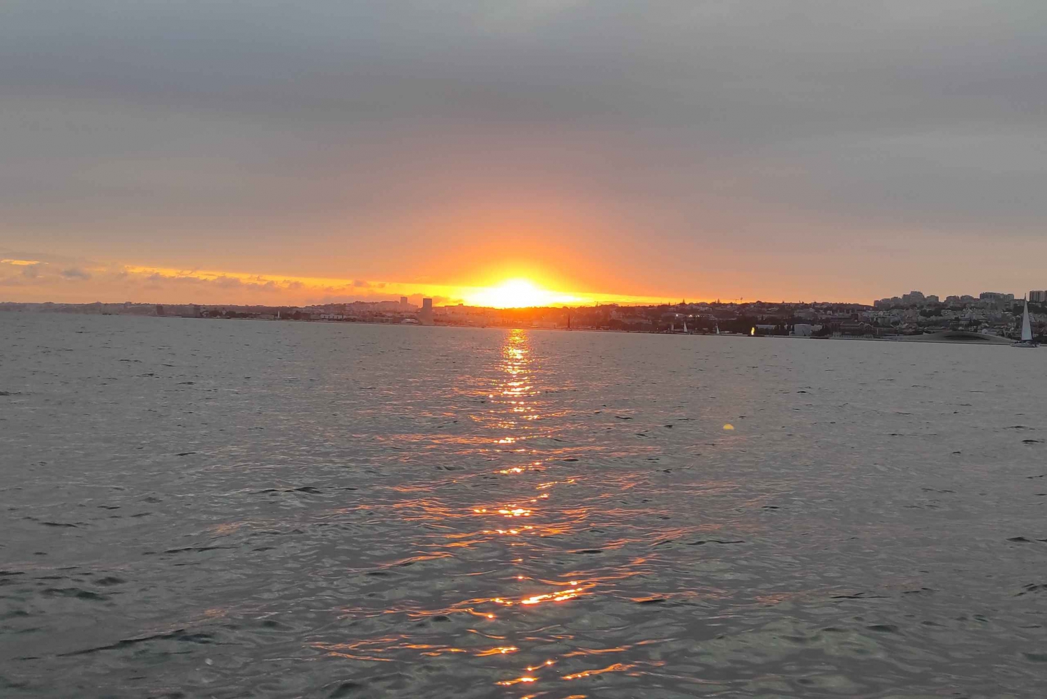 Lisbon: City Boat Cruise Daytime/Sunset/Night with Champagne