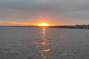 Lisbon: City Boat Cruise Daytime/Sunset/Night with Champagne