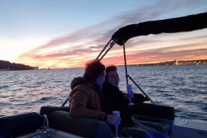 Lisbon: City Boat Cruise Daytime/Sunset/Night with Champagne