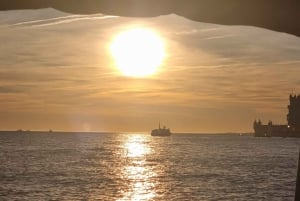 Lisbon: City Boat Cruise Daytime/Sunset/Night with Champagne