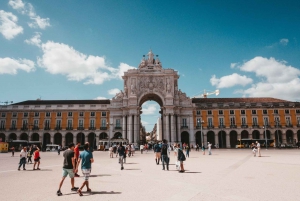 Lisbon: Private Christmas Lights Tour by Eco Tuk Tuk