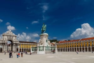 Lisbon: City Tuk-Tuk Guided Tour with Hotel Pickup