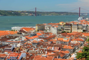 Lisbon: City Tuk-Tuk Guided Tour with Hotel Pickup