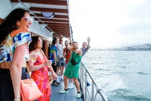 Lisbon: Sightseeing Cruise with Open Bar, DJ & Swim Stop