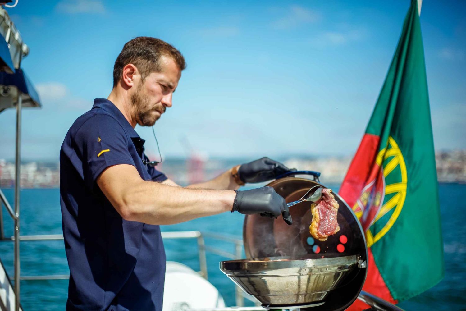 Lisbon: Cruise to the Beach with BBQ, Open Bar and Music