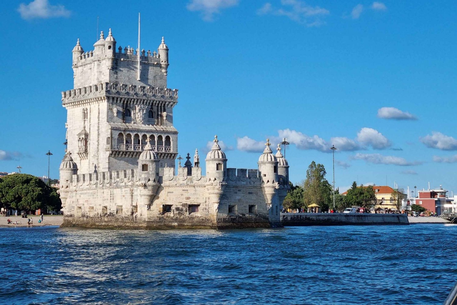 Lisbon: Daytime and Sunset Cultural Boat Tour with Open Bar