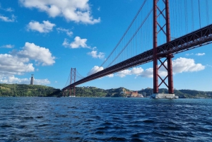 Lisbon: Daytime and Sunset Cultural Boat Tour with Open Bar