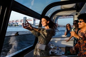 Lisbon: Daytime and Sunset Cultural Boat Tour with Open Bar