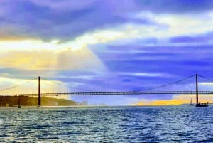 Lisbon: Day, Afternoon, or Sunset Boat Cruise with Wine