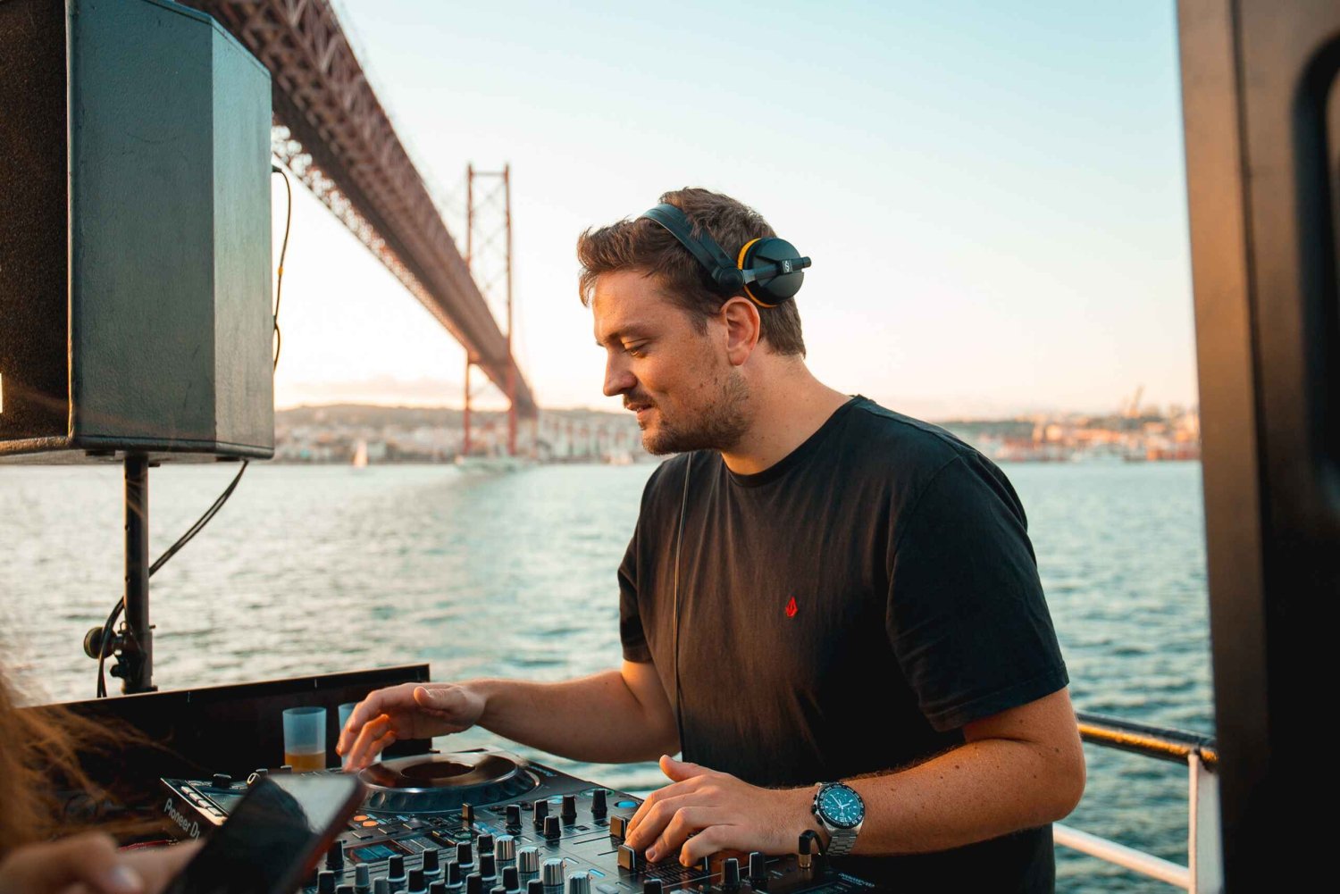 Lissabon: Dagbåtfest med live-DJ och inträde till nattklubb