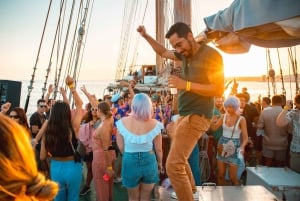 Lisbon Boat Party - Live DJ & efterfest med inträde till VIP-klubben