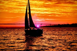 Lissabon: Dag- eller solnedgångskryssning med historia och vin