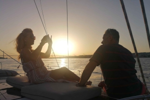 Lissabon: Dag- eller solnedgångskryssning med historia och vin