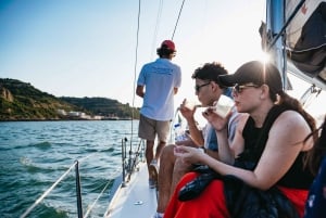 Lissabon: Dagtid / solnedgång / kväll stadsvandring med segelbåt med drink