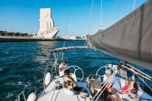 Lissabon: Dagtid / solnedgång / kväll stadsvandring med segelbåt med drink