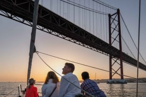 Daytime/Sunset/Night City Sailboat Tour with Drinks