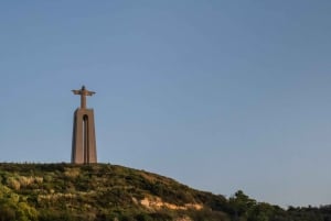 Lisbon: Daytime/Sunset/Night City Sailboat Tour with Drinks