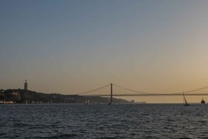 Lisbon: Daytime/Sunset/Night City Sailboat Tour with Drinks