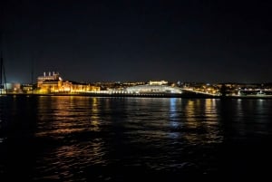 Lisbonne : Sortie en bateau privée pour un Nouvel An éblouissant (2h30)