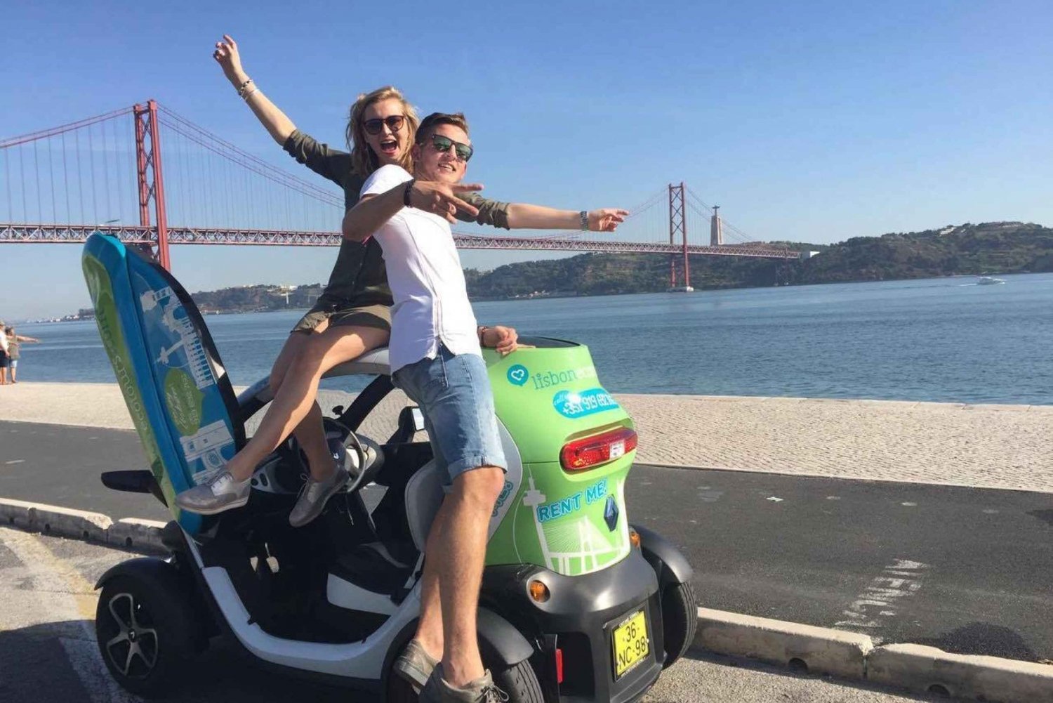 Lisbona: Tour moresco con auto elettrica e audioguida GPS