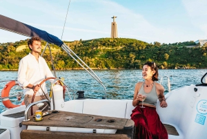 Lissabon: Njut av en segelbåtskryssning på Tagusfloden i solnedgången eller på natten