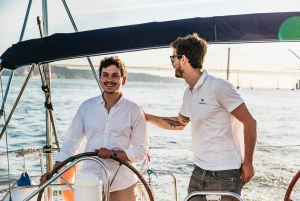 Lissabon: Njut av en segelbåtskryssning på Tagusfloden i solnedgången eller på natten