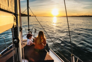 Lissabon: Njut av en segelbåtskryssning på Tagusfloden i solnedgången eller på natten