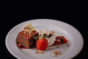 Lissabon: Erotische Kabarettshow und Abendessen