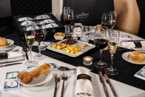 Lisbon: Erotic Cabaret Show and Dinner