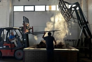 リスボン発：エヴォラ（大聖堂＆骨のアートギャラリー）、カルトゥシャ修道院、コルク工場をご案内します