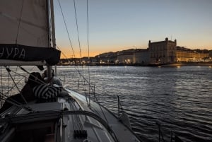 Lisbon: Scenic Day & Sunset Boat Tour with a Drink