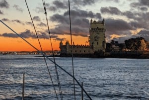 Lisbon: Scenic Day & Sunset Boat Tour with a Drink