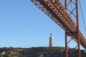 Lisbon: Scenic Day & Sunset Boat Tour with a Drink